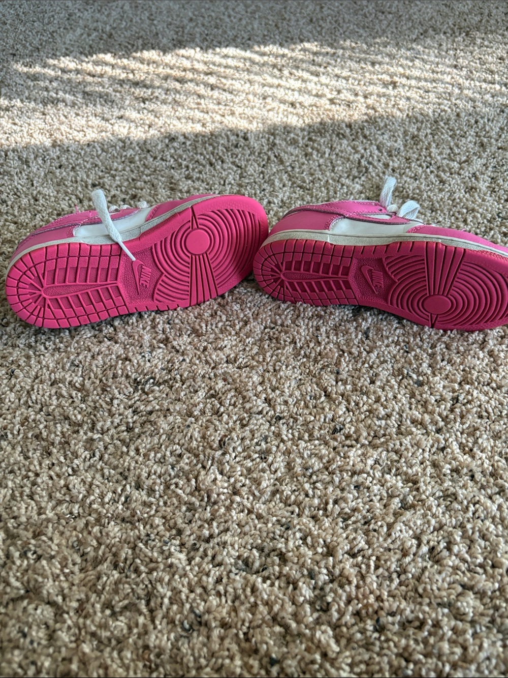 Nike Kids Pink and White Low-Top Sneakers - Picture 4 of 4